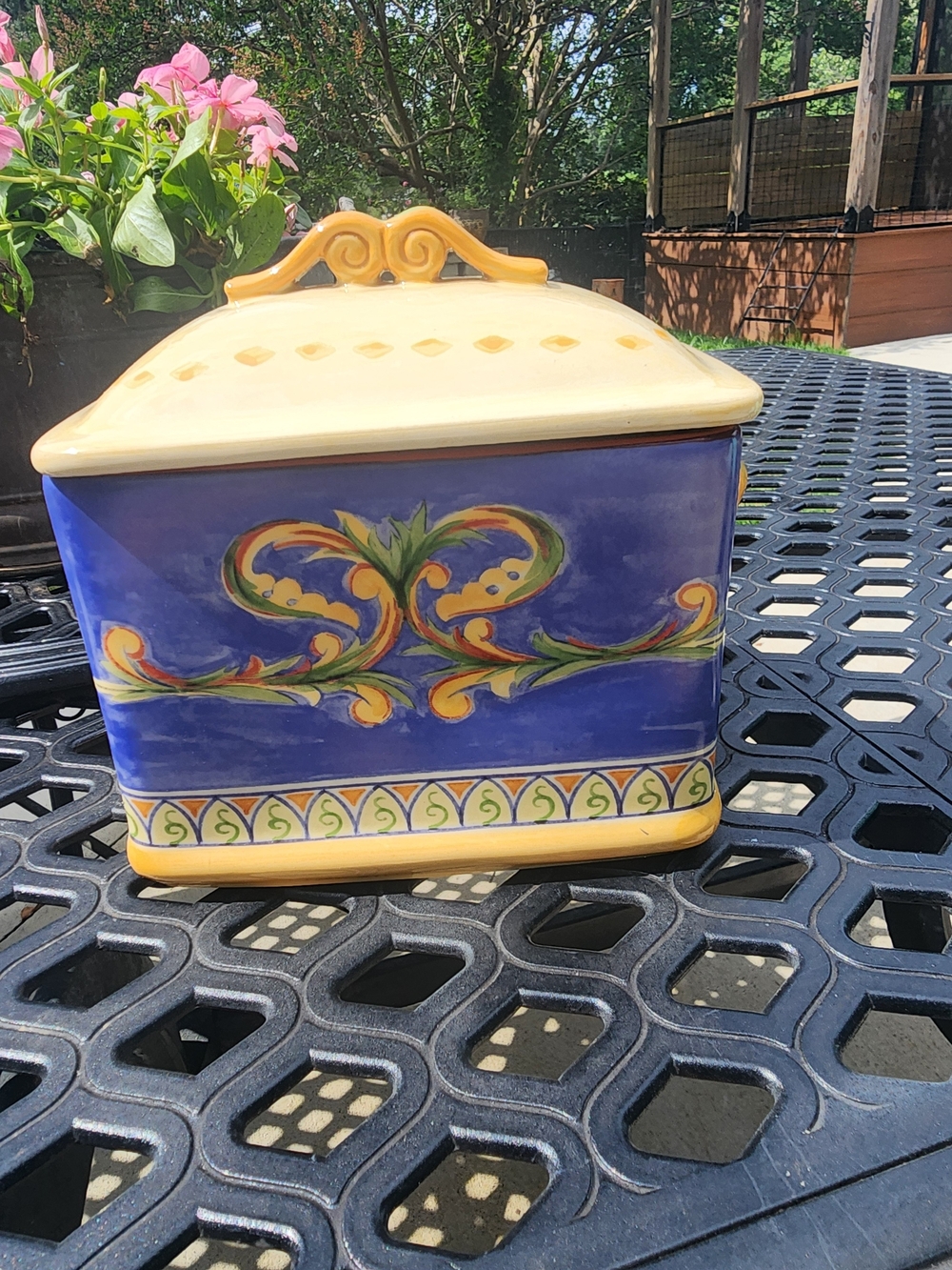 Pfaltzgraffe Villa Della Luma Covered Square Canister